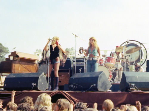crystallineknowledge: Fleetwood Mac in San Diego, CA in 1975.