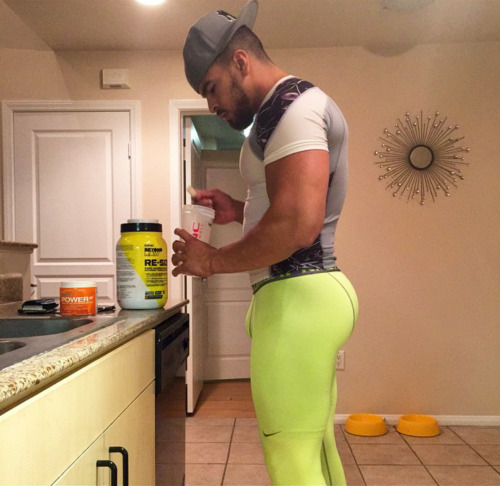 iloveazz89:  iloveazz89.tumblr.com