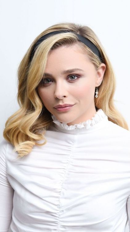 Chloe Grace Mortez, smile, 2018, 720x1280 wallpaper @wallpapersmug : ift.tt/2FI4itB - https: