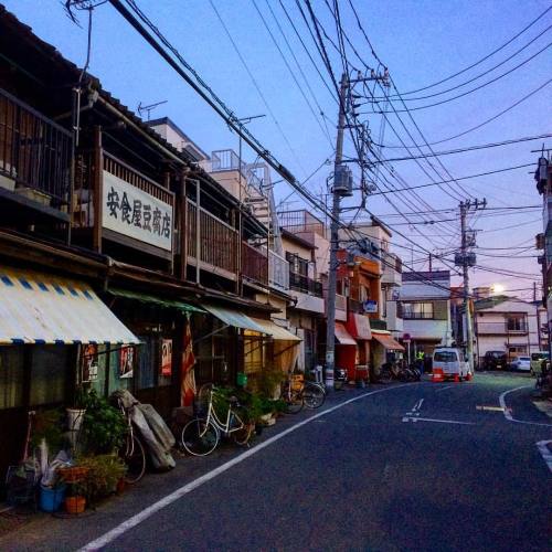 kanakai: 曳舟の路地！ 本当に路地が多くてとても好みな街です。 #hikifune #allay #street #tokyo #曳舟 #路地 (東京スカイツリー / Tokyo Skytre