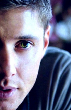 an-angels-angel:  Jensen + half face 