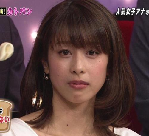(加藤綾子アナ　胸ちらサービス | セクシーテレビジョンから)