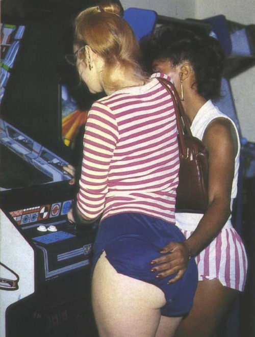 everyday-voyeur: truevintageamateurporn:At an arcade Vintage creepshot