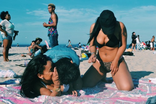 sirmoore:QuickBeachDay.  The Girls, jus wanna have fun!