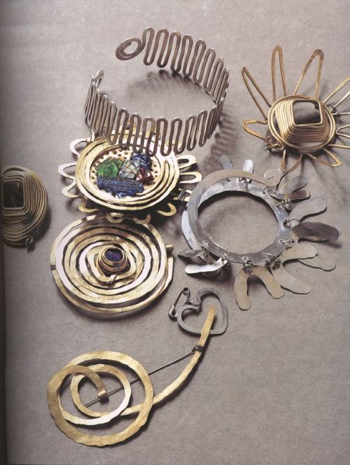 Most people on my Facebook page seem to dislike Mid Century Modernist Jewelry like the Alexander Cal