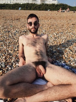 theproudhomosexual:  Hairy crotch, yum. 