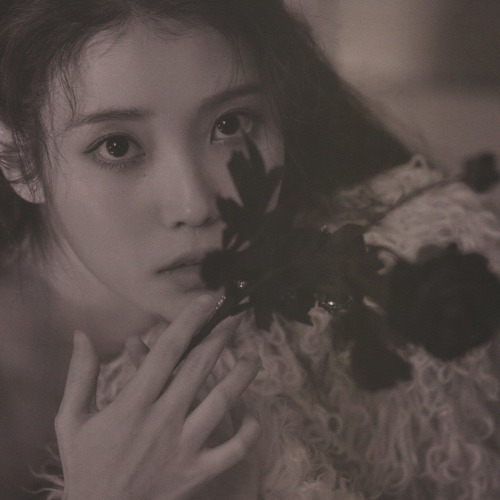 IU, Lilac Photo Book scans.