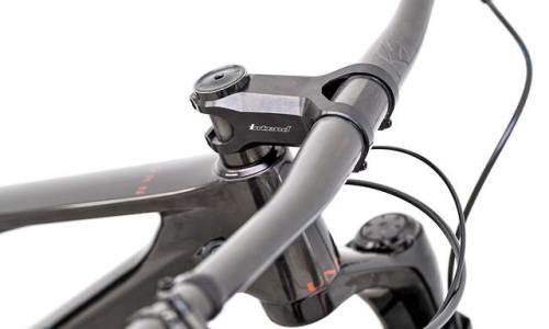 aces5050:(via Light Wolf dream builds first lightweight carbon Unno Horn XC mountain bike)