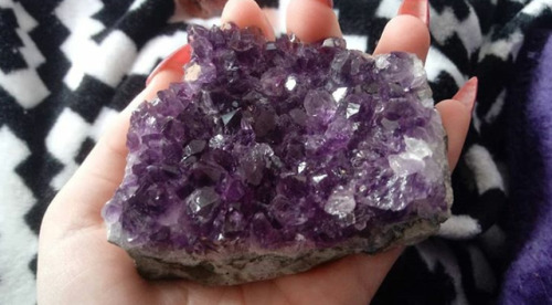 stoned-sunflowerr: Gorgeous amethyst cluster