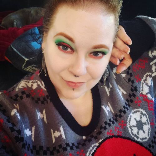 It #crimmus . #merrychristmas #merrychristmas #happyholidays ..#gothfashion #geekygirl #makeup #self