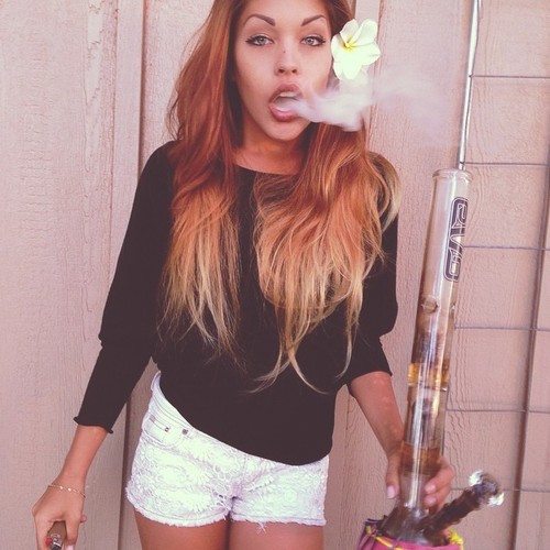 girlsthatloveweed:  That bong….   Credit- elizabuds