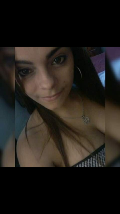 elcangry21:Quien tenga fotos desnuda de esta bellaquita favor de publicarlas & si llega a 100 li