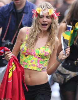 thesuperangels:  Cara Delevingne was seen with her Kids In Love co-stars at Notting Hill Carnival  