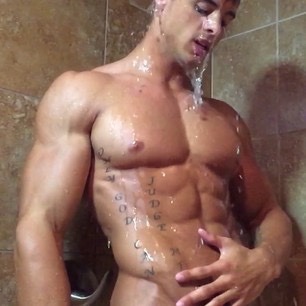 elispiritweaver:  Hot Dudes: http://elispiritweaver.tumblr.com