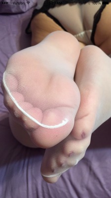 i love getting footjobs