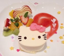 threemilk:ハローキティのケーキ