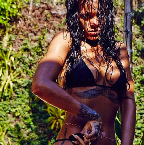 Naked tumblr rihanna Rihanna exposes