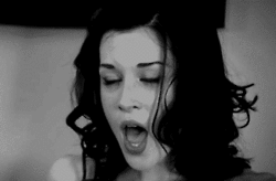 angelicsubmissive:  Her facial expressions are priceless ! 