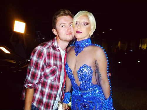   Gaga with a fans in Brussels today. (09.20.14) 