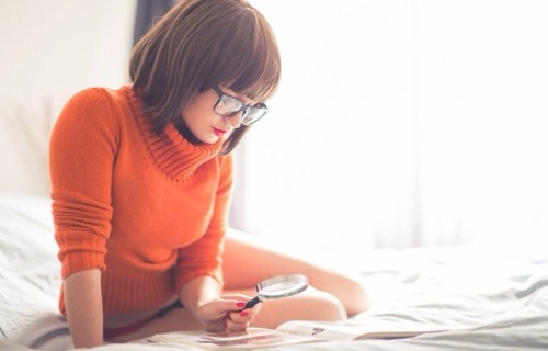 curiouswinekitten2:I am really loving this Velma look.  Totally doing it for Halloween.  Maybe I’ll find a Daphne while I’m at it! 😏