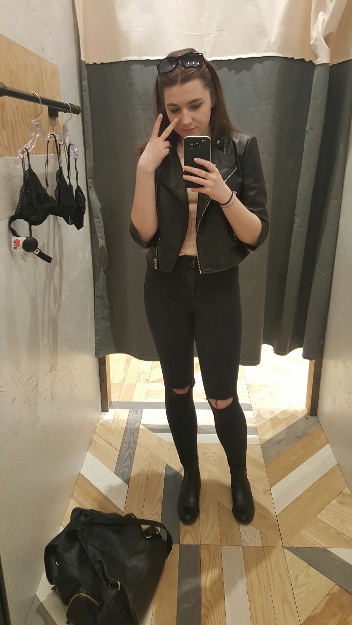 notlordvoldemort:  Just me pretending I have an ass
