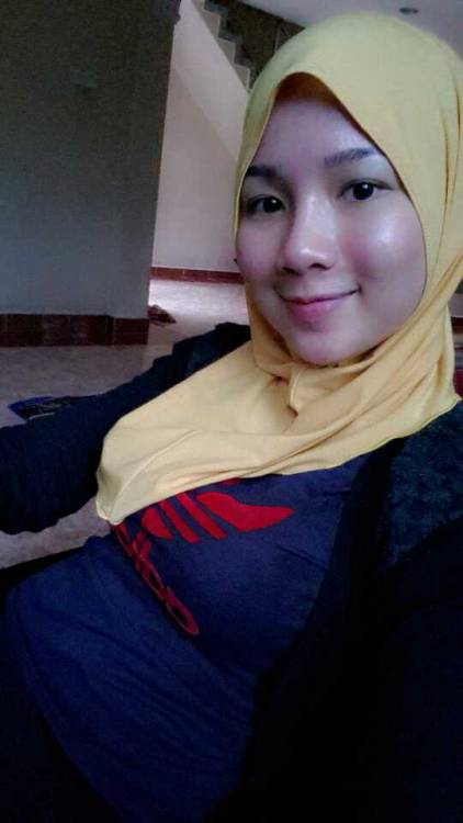 pussy-catts: stranger8618: awekmelayucomel: Syahirah Zaki. Bini orang tetek besar Modal melancap&hel