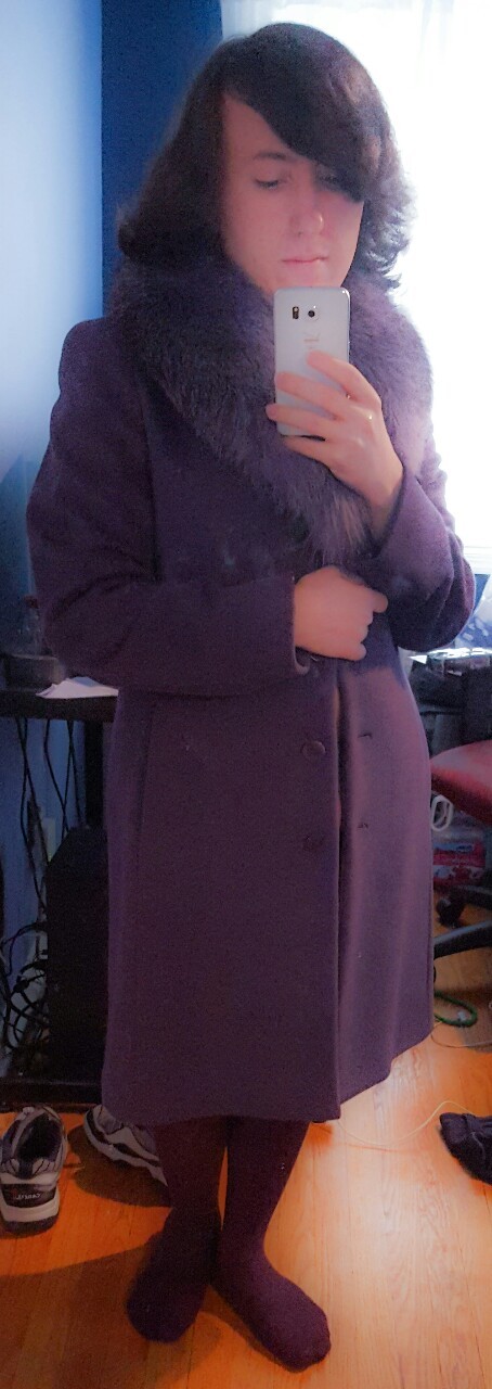 cakefriend:  ths coat is Really nice  [she/her or they/them] 