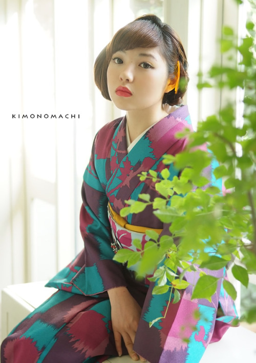 kimononagoya: The softness of this kimono from the ever-graceful Kimonomachi looks more like a dress