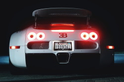 artoftheautomobile:  L4P Bugatti Veyron (Credit: