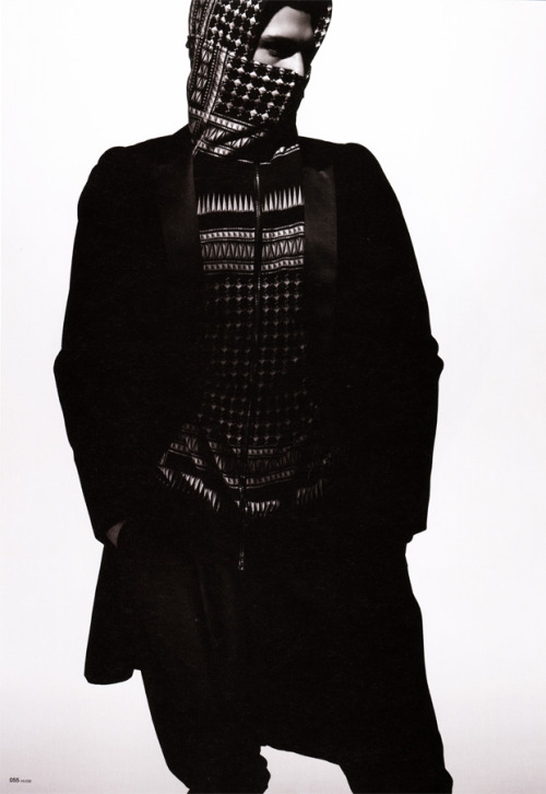 modeunjour:  Huge Magazine Japon X GIVENCHY Editorial : Heavy Luster par Riccardo Tisci, Directeur Artistique GIVENCHY Modele : James Chuter Direction et Stylisme : Tsuyochi Noguchi Photographe : Satoshi Saikusa 