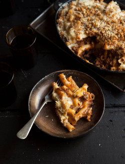 yummyinmytumbly:  bolognese mac and cheese