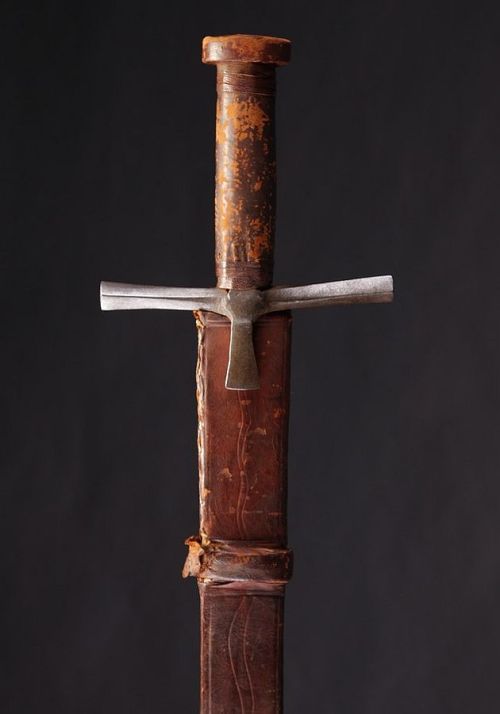 art-of-swords:  Kaskara SwordDated: late 19th or early 20th centuryPlace of Origin: Sudan, AfricaMeasurements: overall length 40 inches (101.6cm); blade length 34 inches (86.3cm)The handle of the sword is wrapped in leather, while the cross guard is made