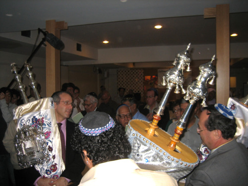 jewish-archives:Indian Jewish celebrations.Blowing of the shofarim. Magen Abboth synagogue, Alibagh,