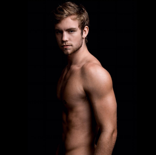 amazingmalenudity:Dustin McNeer