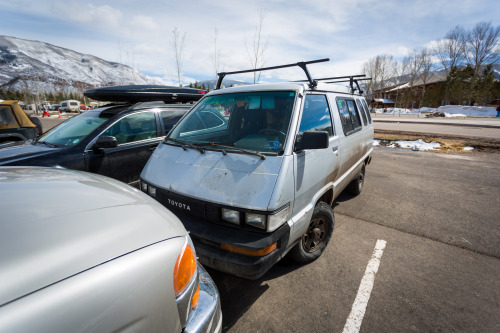 Saw this old school Toyota van hanging out in the Buttermilk parking lot&hellip; a peek inside revea