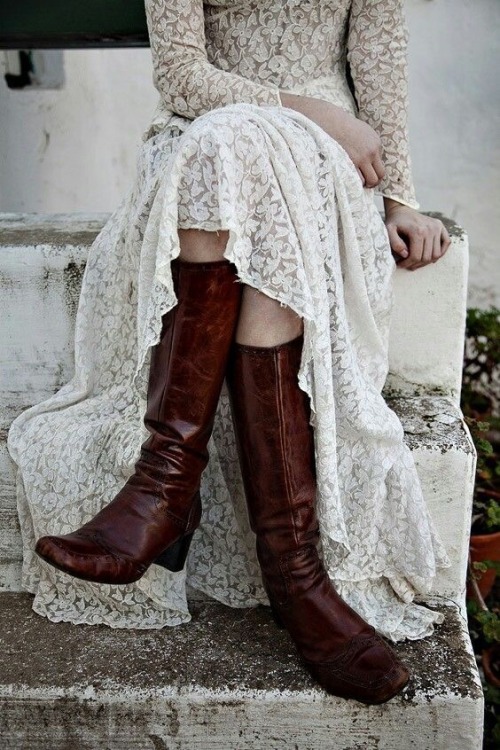 petitefina:  lace + leather