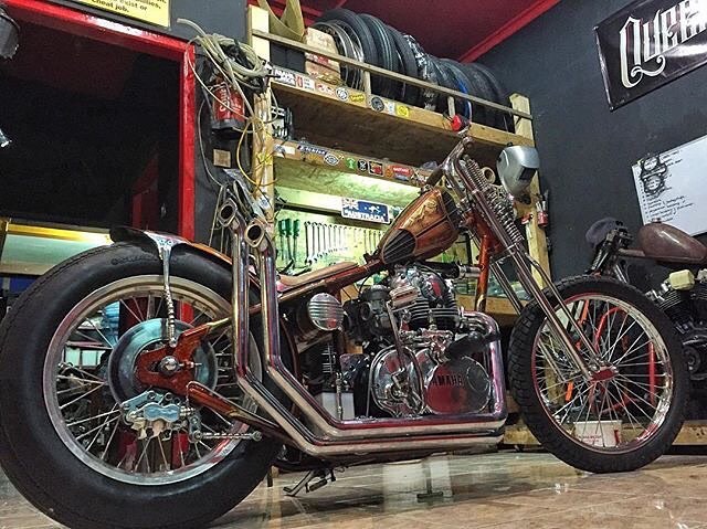 lowbrowcustoms:  Insanely cool Xs650 by @cahaya_prayoga  📷: @yayaholic_queenlekha