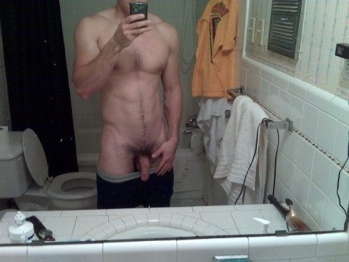 nakedguyselfies: nakedguyselfies.tumblr.comYou’re probably to busy jerking off but if not you should