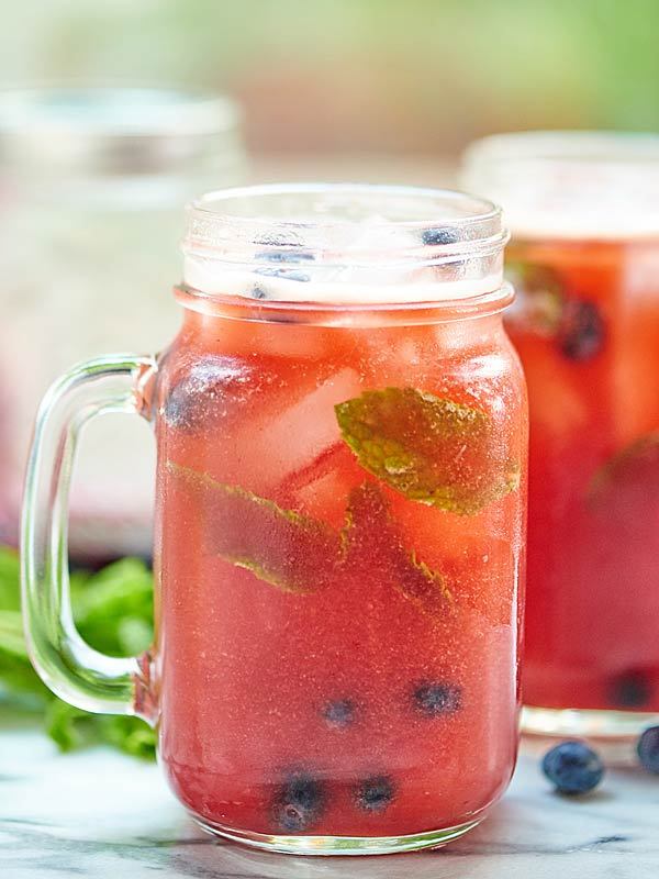 foodffs:  BLUEBERRY PEACH MOJITOReally nice recipes. Every hour.Show me what you