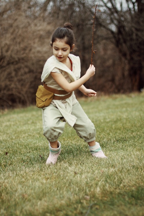 nerdy-king-of-hell:  themarysue:  water-writer:  thefoolishmother:  Mila demanded to try and make a life size BB-8 this morning. She ran around playing the theme song to Star Wars, then we went outside to battle the dark side.   The greatest thing Star