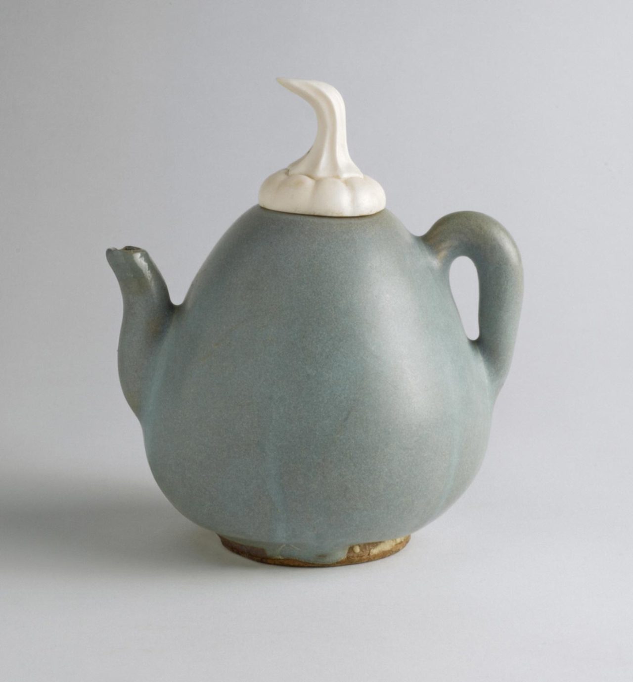 aleyma: Water pot, made in China, c.1240 (source).