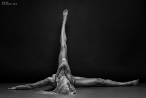 (via Russian Photographer Captures The Beauty Of Women’s Bodies With B&W ‘Bodyscapes’ | Bored Panda) 