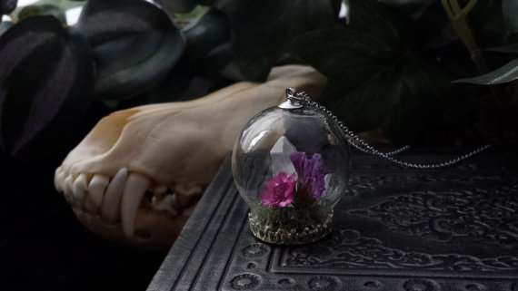 natural-magics:  Jewelry by QueenofJackals on Etsy