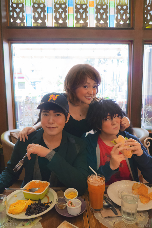 behindinfinity:  A slice of life from San Fransokyo's Lucky Cat Cafe Big Hero 6 cosplayHiro •  Jin (me) /