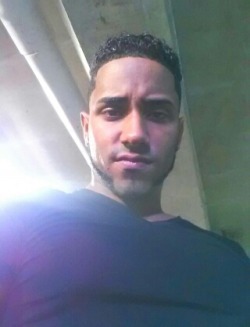 borikuagay:  bellaqueopr:  javibene:  Para el que quiera un buen canto jajajja  Q bicho rico tiene  Que me dé el canto que tiene por bicho puñeta