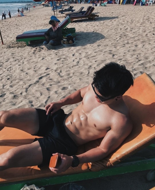 overture69:  sggayhunks: One of my fav sg hunks! Follow @aaron__sim  look at his arms