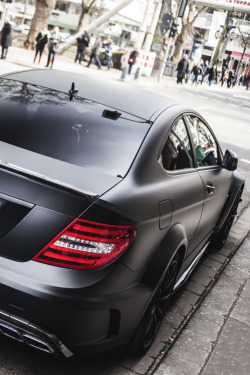 classyhustler:  C63 AMG Black Series | source | more