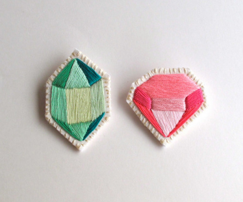 neonelephantintheroom:powervests:waylaidx: Embroidered gem brooches by An Astrid Endeavor on E