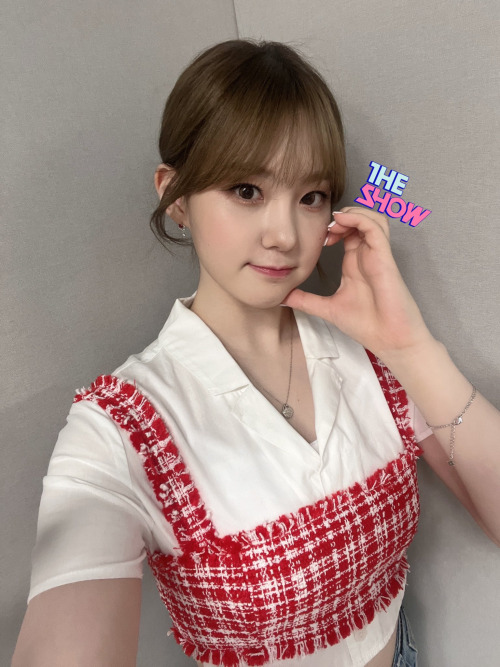 ChaeHyun (Kep1er) - MTV The Show Selca