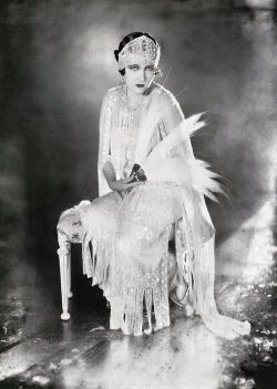 Bellalagosa:  Gloria Swanson  Photo By: James Abbe (1921) 